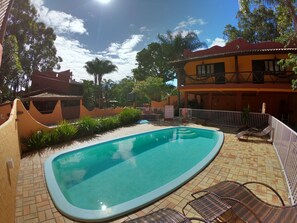 Outdoor pool, sun loungers - Pousada Beleza Pura (Garopaba)