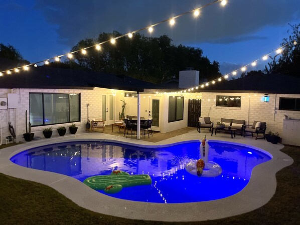 Outdoor pool - Private Mother-in-law suite with separate entrance (Phoenix)