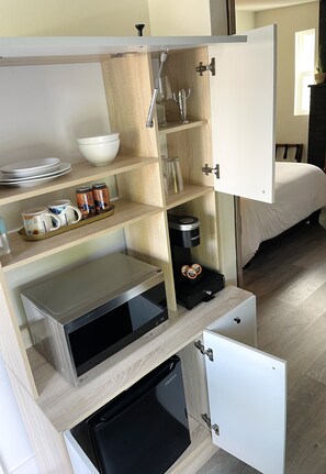 1 bedroom, desk, iron/ironing board, free WiFi - Private Mother-in-law suite with separate entrance (Phoenix)