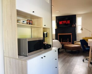 Interior - Private Mother-in-law suite with separate entrance (Phoenix)