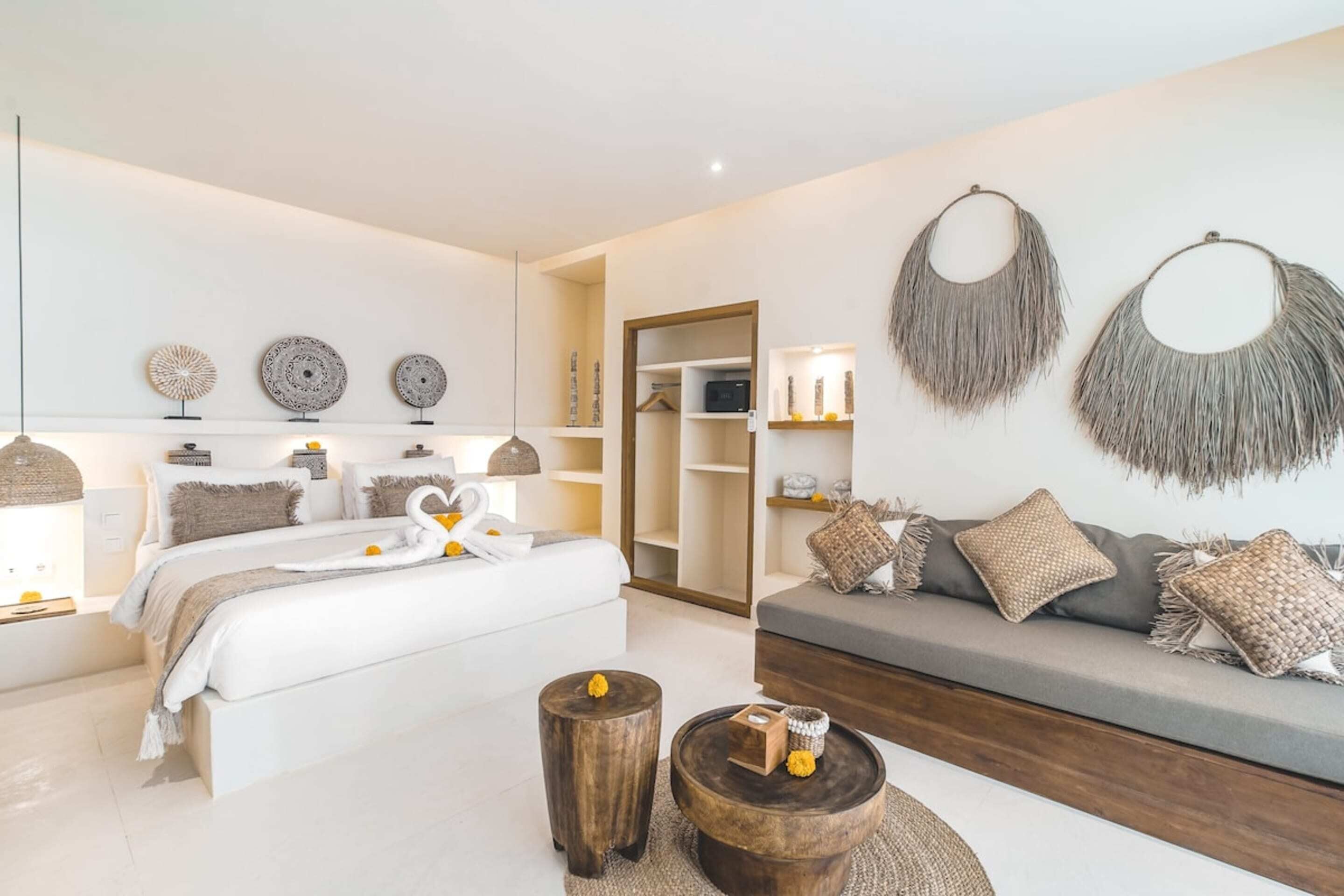 Vila básica, várias camas | 4 quartos, cofres nos quartos, escrivaninha