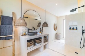 Basic Villa, Multiple Beds | Bathroom
