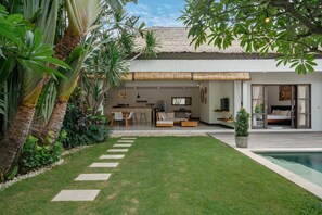 Villa de base, 2 grands lits | Extérieur