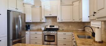 Charming Oxford Townhome - Minutes to Ole Miss and The Square! Sleeps 1-10