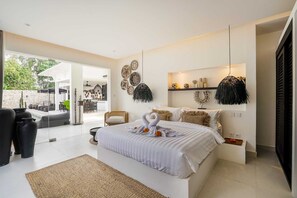 4 bedrooms, in-room safe, desk, laptop workspace - Villa Laut (Cemagi)