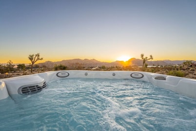 Pueblo Trail · Joshua Tree Living - Pool, Spa, Fire Pit, Views!