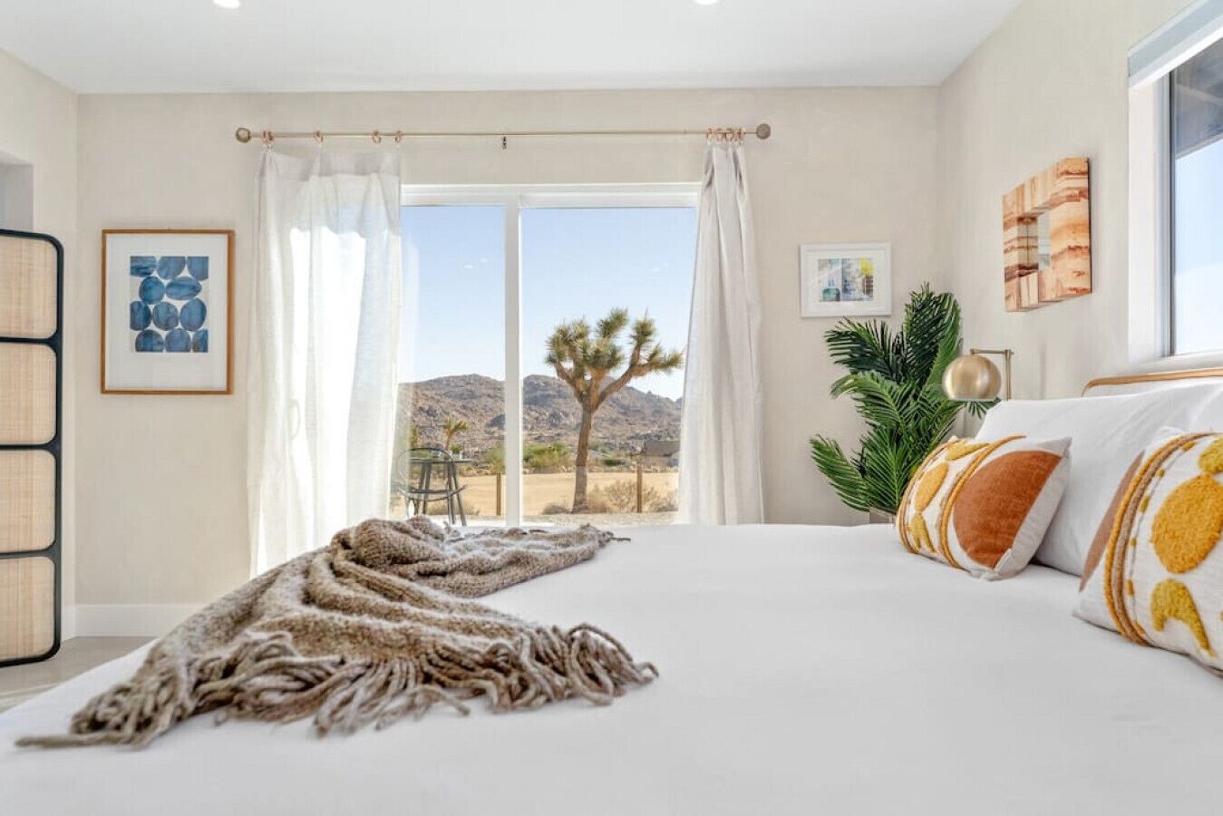 3 camere, una scrivania, ferro/asse da stiro, culla da viaggio