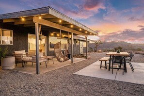 تناول الطعام بالخارج