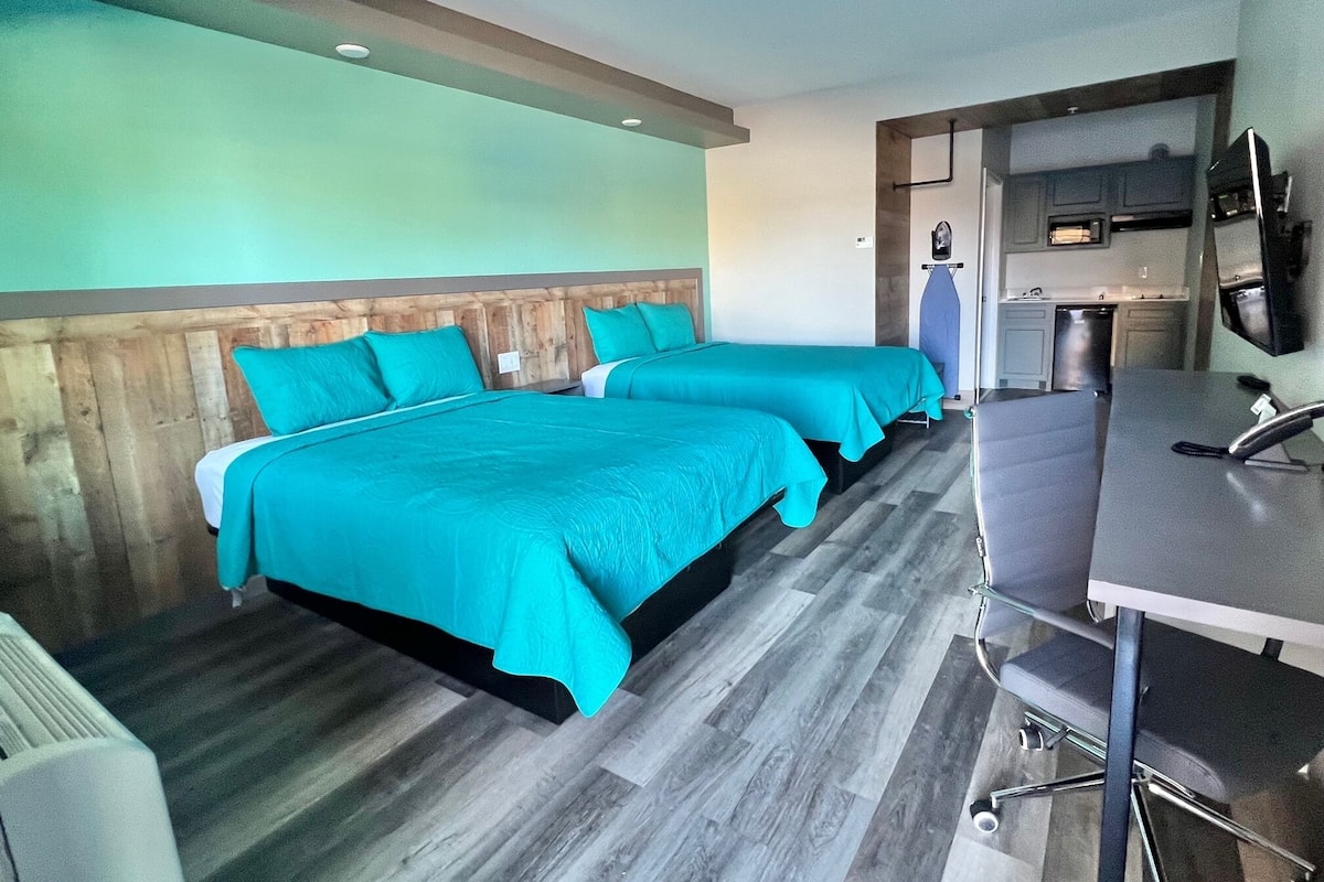Habitación doble ejecutiva | Escritorio, espacio para trabajar con laptop y cortinas blackout