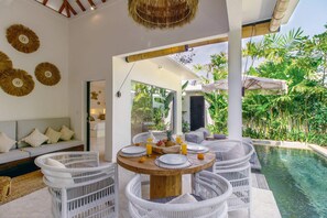Villa básica, 1 cama King size | Restaurante al aire libre