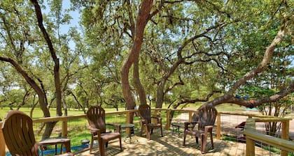 Lonesome Dove - Spacious Log Cabin on 8 Acres, Ample Outdoor Amenities