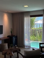 Luxury Room | Minibar, in-room safe, desk, laptop workspace