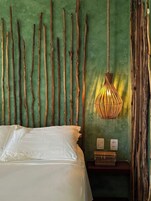 奢华客房 | 迷你吧、客房内保险箱、办公桌、笔记本电脑工作区