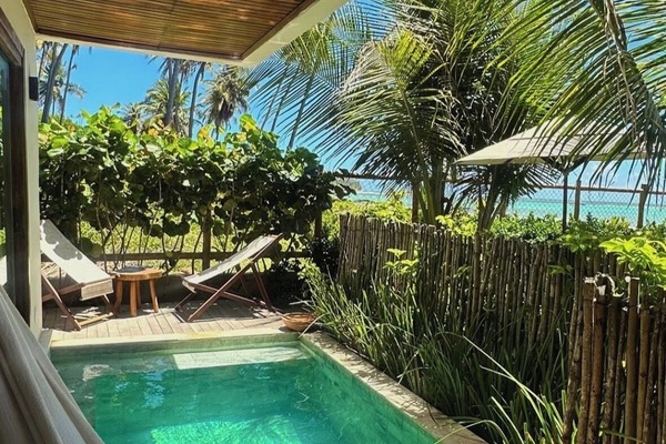 Minibar, caja de seguridad en la habitación y escritorio