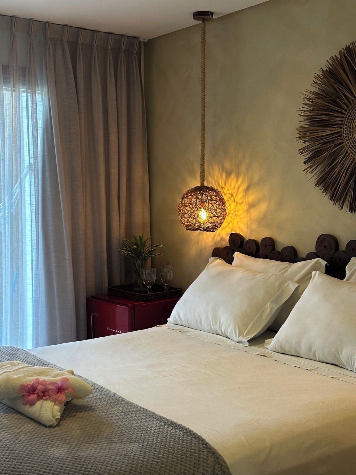 华丽客房 | 迷你吧、客房内保险箱、办公桌、笔记本电脑工作区