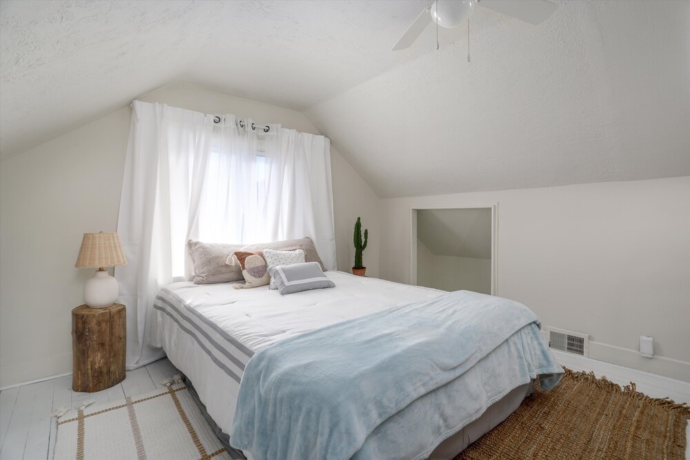 Modern Zen Farmhouse to help you recharge and rejuvenated Royal Oak Vrbo