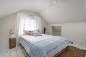 3 quartos, escrivaninha, ferros/tábuas de passar roupa