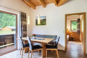 Dining - Apartment 'Haus Marchegg - Edelweiß' with Mountain View (Tux)