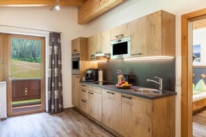 Fridge, microwave, oven, stovetop - Apartment 'Haus Marchegg - Steinbock' with Mountain Views (Tux)