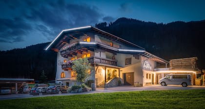 Ferienwohnung 'Haus Marchegg - Gletscher' mit Bergblick, Balkon und WLAN
