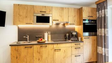 KĂŒhlschrank, Mikrowelle, Ofen, Herdplatte