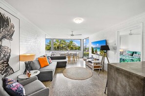 TV, books - Moments from the Beach, Sunrise Beach (Sunrise Beach)