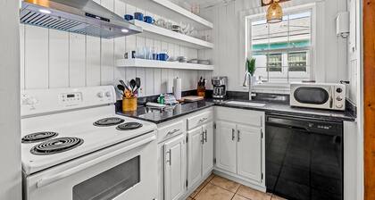 Dog-friendly cottage minutes to beach with patio, grill, washer/dryer, & AC