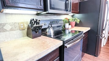 Refrigerador y utensilios de cocina