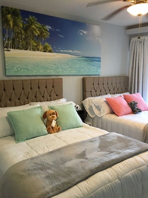 3 habitaciones, escritorio, tabla de planchar con plancha y wifi