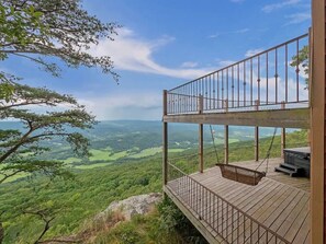 Terrace/patio - Stone Ledge Refuge with Valley Views (Rising Fawn)