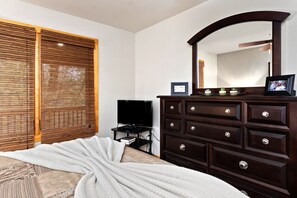 3 bedrooms, iron/ironing board, travel cot, free WiFi