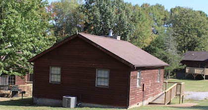 Stones Throw from Giant City Park, Wineries, Hiking, Biking, Hunting and more.