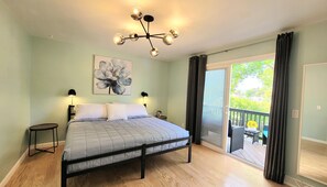 4 bedrooms, desk, iron/ironing board, travel cot