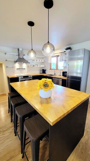 Coffee/tea maker, fridge, microwave, oven - $0 Fees-Hot Tub, Lake View Oasis-Near Shops/Dining (Arvada)