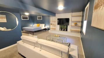 4 bedrooms, desk, iron/ironing board, travel crib