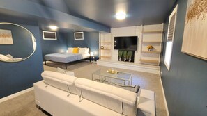 4 bedrooms, desk, iron/ironing board, travel crib