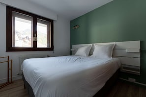 2 makuuhuonetta, silitysrauta/-lauta, ilmainen Wi-Fi
