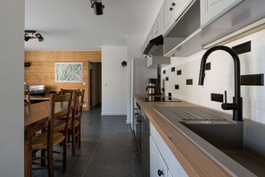 Kühlschrank, Mikrowelle, Ofen, Geschirrspüler