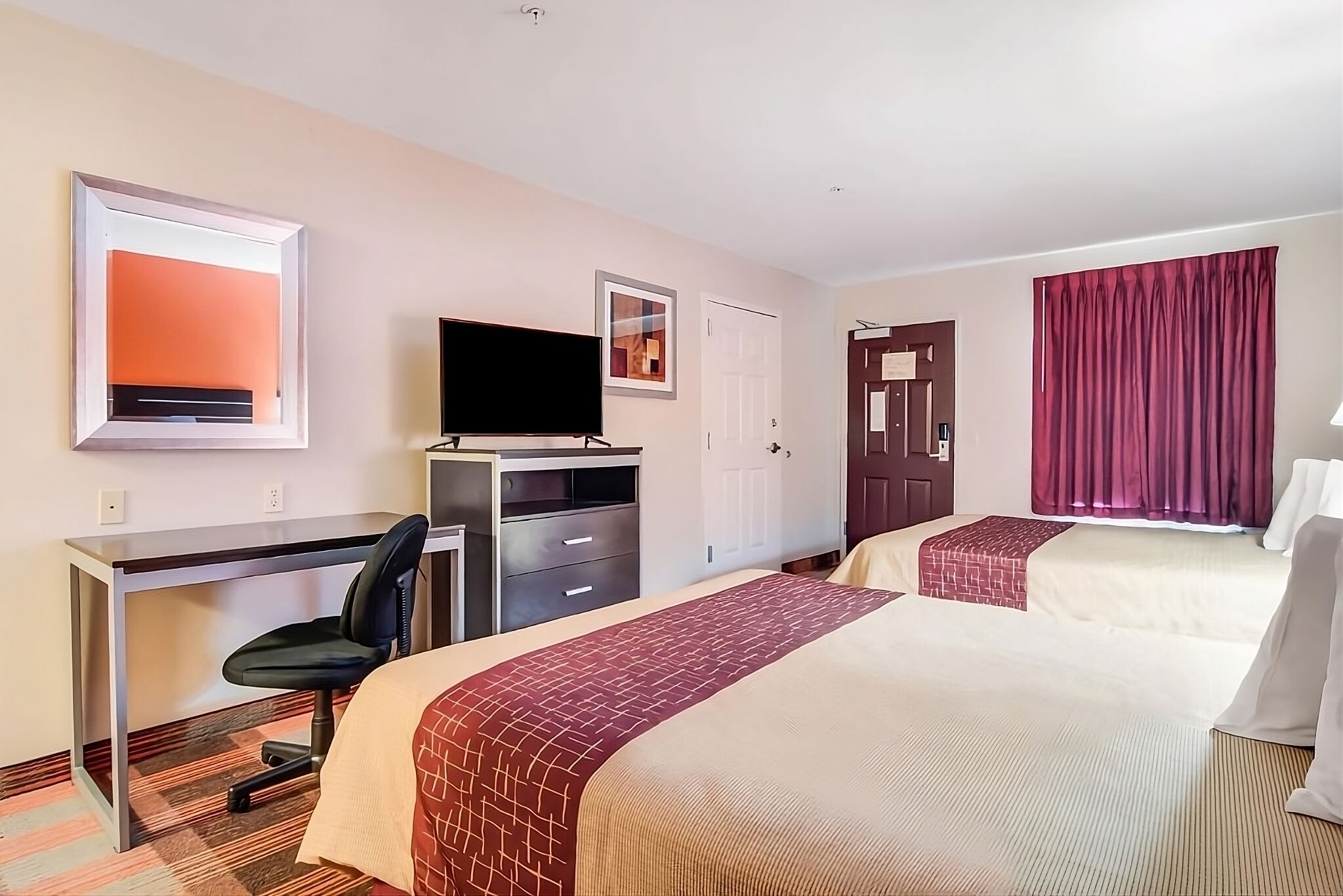 Your Home Away From Home! 2 Relaxing Units, Free Parking Onsite