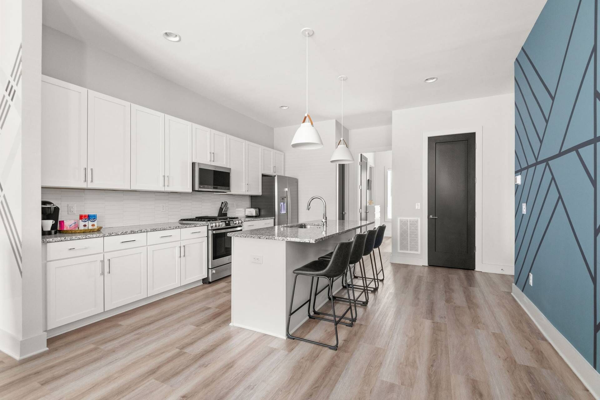 Fridge, microwave, dishwasher, coffee/tea maker