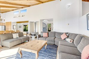 TV, DVD player, ping pong - Charming ocean view home with two private hot tubs, pools, and washer/dryer (Sea Ranch)