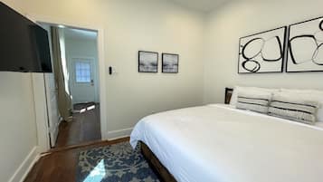 3 slaapkamers, een strijkplank/strijkijzer, reisbedje, gratis wifi