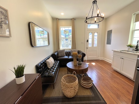 Smart TV. Lovely 3 Bedroom Shotgun Home - 15 Minutes to French Quarter