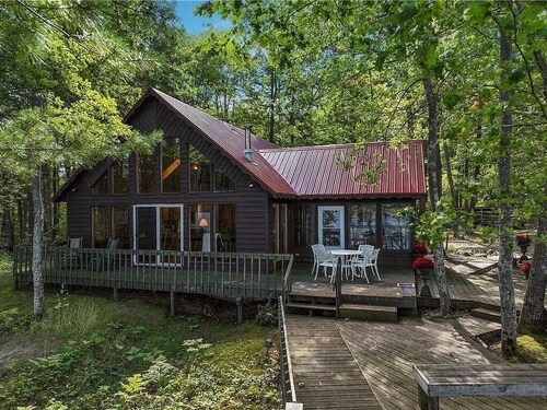 Northwoods cabin with private dock