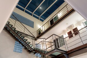 A multi-level interior with a glass ceiling, metal railings, and a staircase. - La Casa del Reloj - Zona de Hospitales (Mexico City)