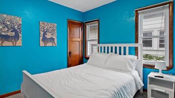 5 bedrooms, desk, iron/ironing board, travel crib