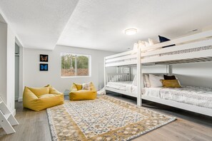 6 dormitorios, tabla de planchar con plancha, Internet y ropa de cama