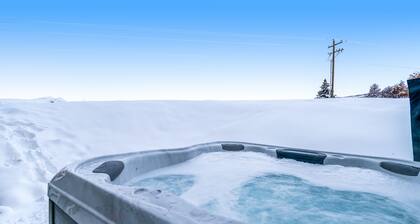 All-new Bear Lake group getaway with amazing views, patio, & washer/dryer