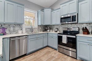 Fridge, microwave, stovetop, dishwasher - Dog Friendly, Beach House Just Minutes From The Beach (Oak Island)
