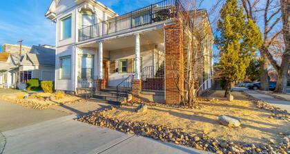 Rustic 2-Bedroom walking distance to Downtown